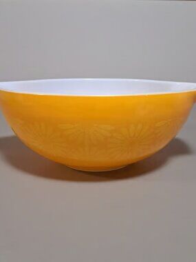 Pyrex Vintage 444 Orange Daisy 4 Quart Cinderella Bowl